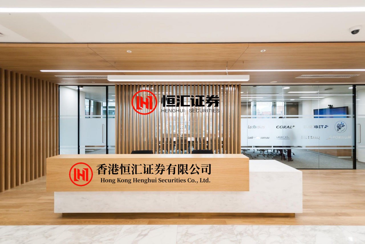 信汇网 美联储年内降息预期惨遭“清零”，黄金盘中逼近4500，白银一度重挫12%！